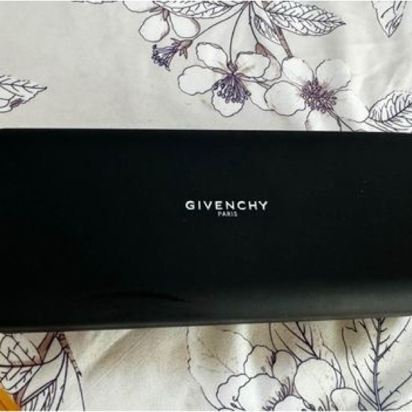 Givenchy Sunglasses - Picture 4 of 6